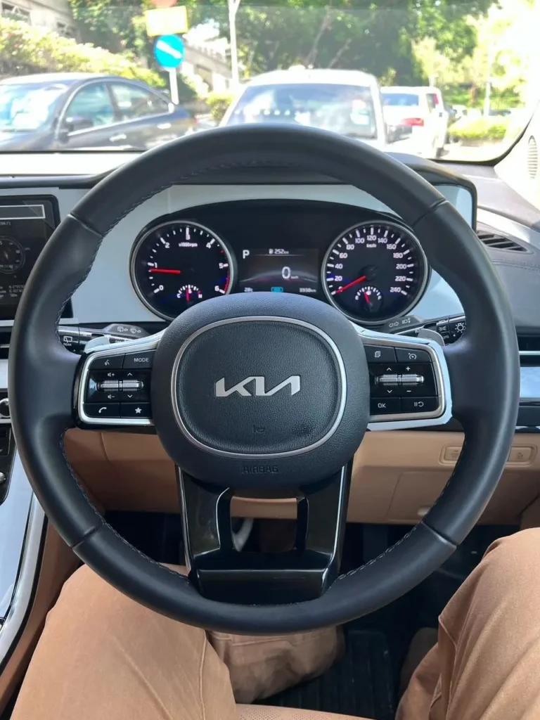 Kia Carnival For Rent 5