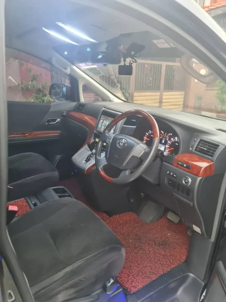 Rent Vellfire ANH202