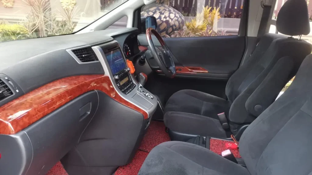 Rent Vellfire ANH204