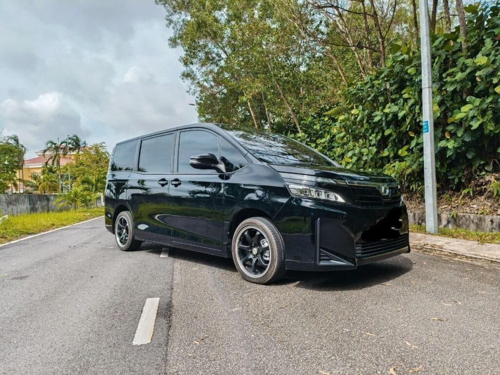 Rent MPV 8 Seater Voxy